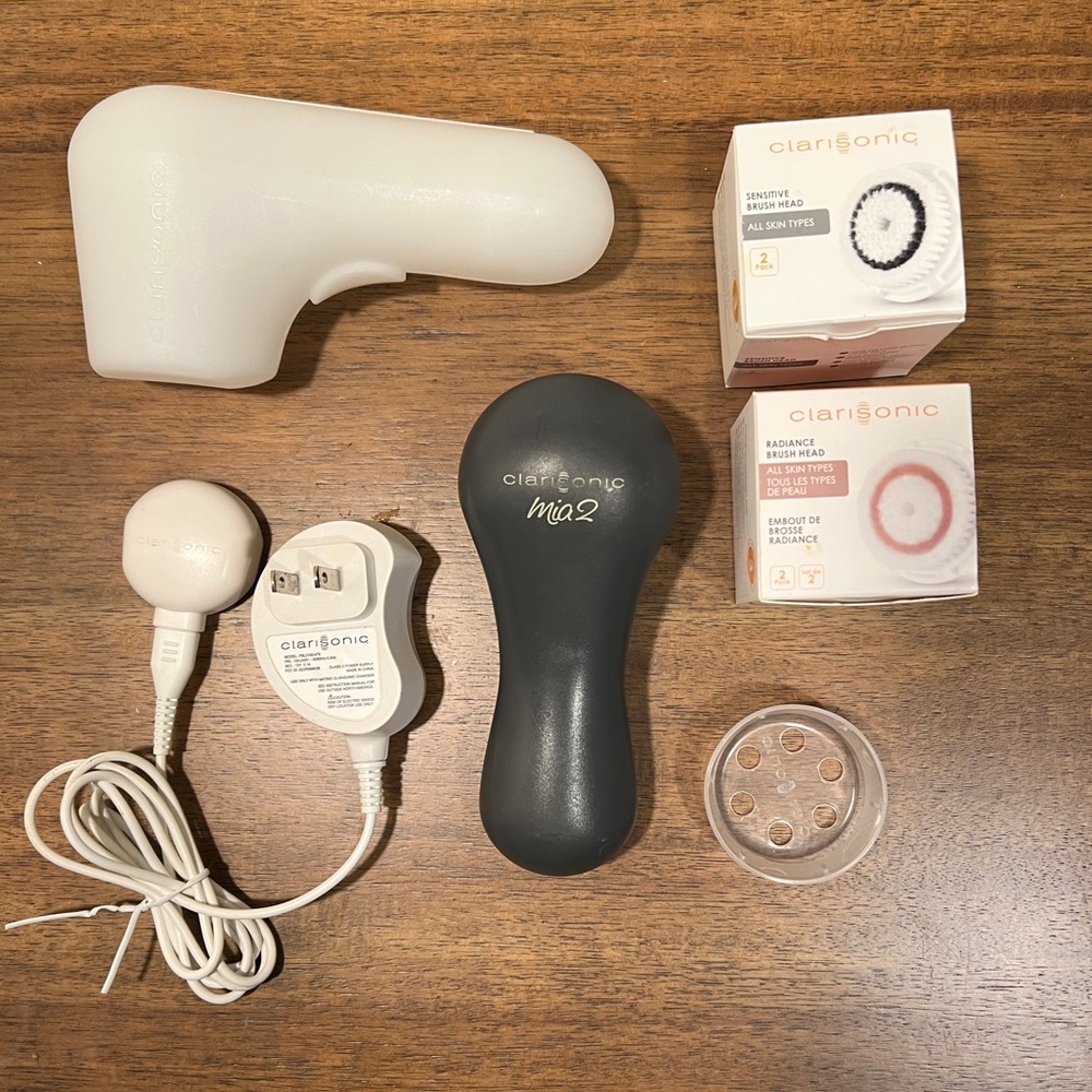 Clarisonic Mia 2 with Travel Case and Three New Brush Heads